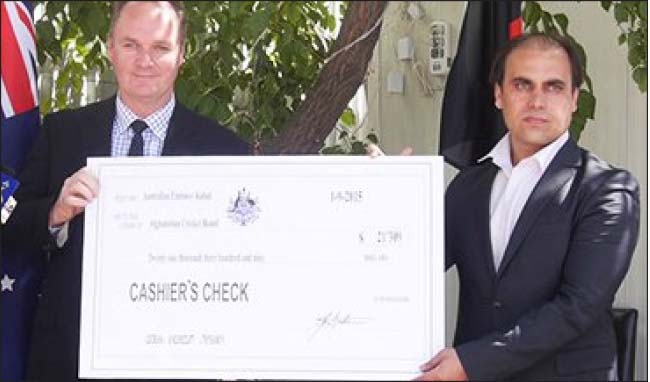 سفارت استرالیا در کابل ۲۱ هزار دالر به بورد کرکت کشور کمک کرد